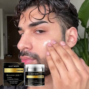 La crème pour le visage pour hommes à l'acide hyaluronique hydrate